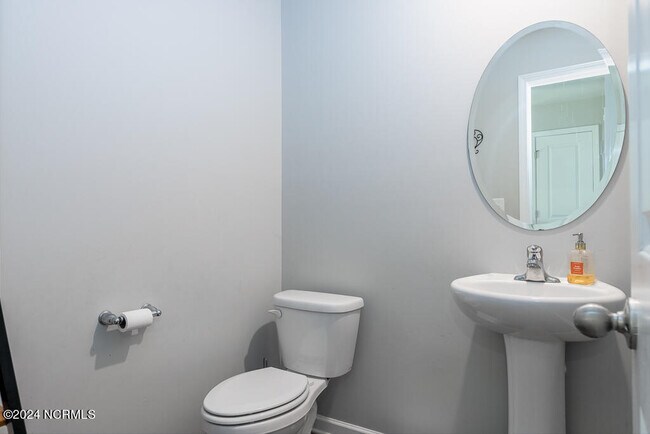 Building Photo - 308 Isabelle St