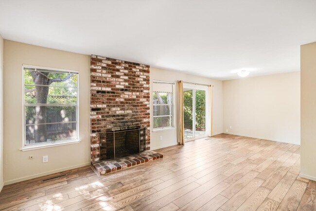 Building Photo - 1622 Albatross Dr