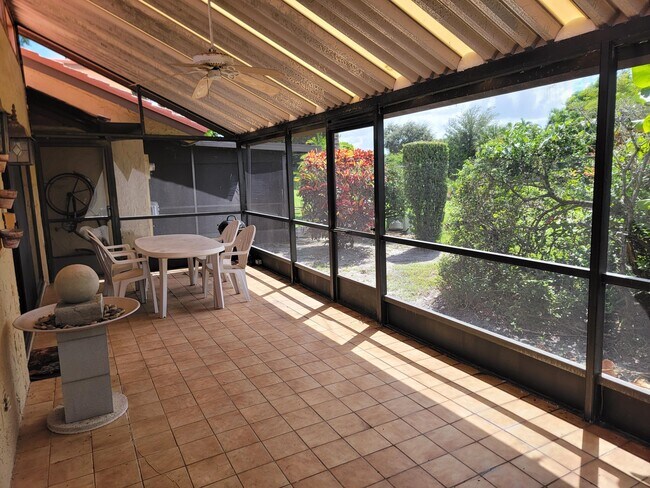 Foto del edificio - 11115 Oakdale Rd