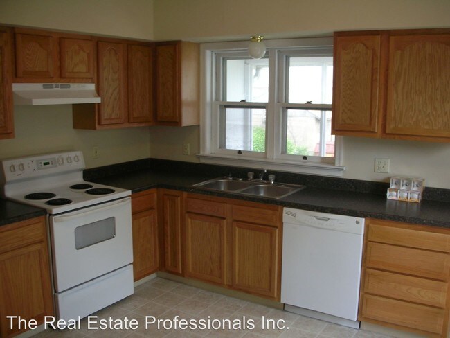 Building Photo - 4 br, 1.5 bath House - 622 N. Reading Avenue