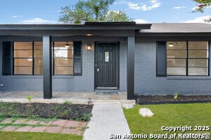 Foto del edificio - 4407 Bikini Dr