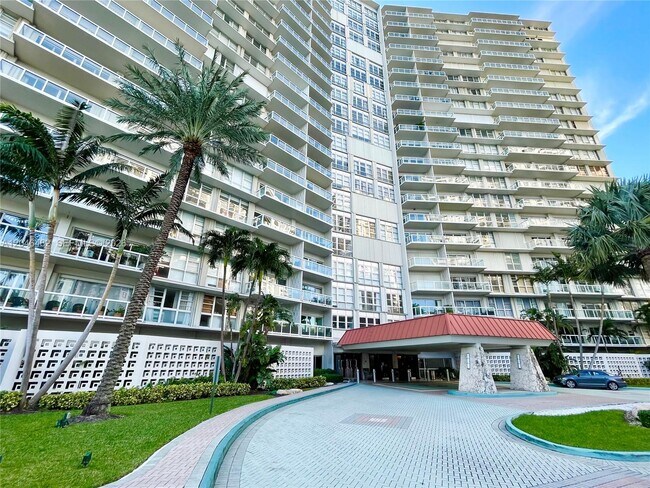 Foto del edificio - 2451 Brickell Ave