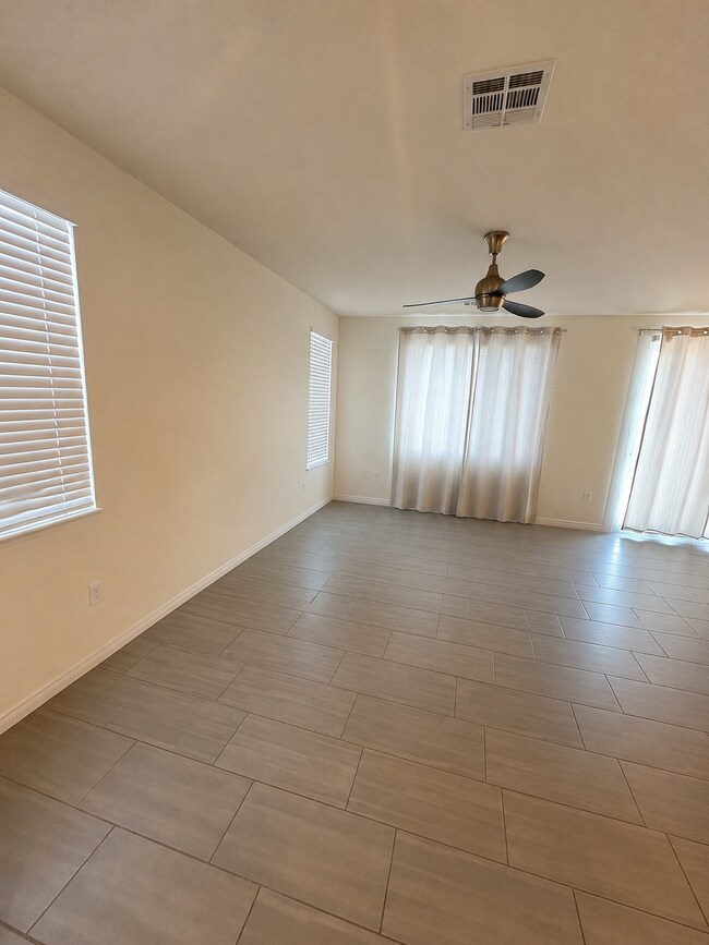 Foto del edificio - 7439 Tinley Creek Ave