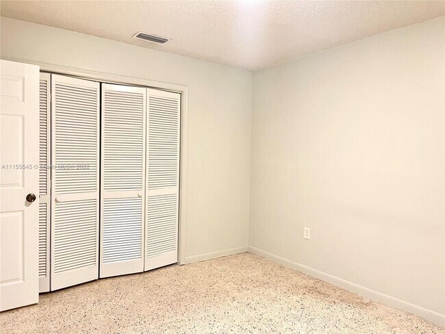 Foto del edificio - 2969 SW 23rd St