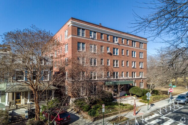 Foto del edificio - 2456 20th St NW