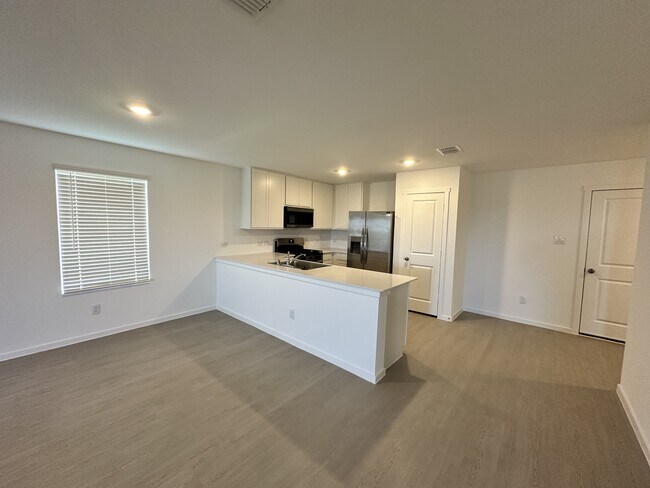 Foto del edificio - 3703 Longleaf Dr