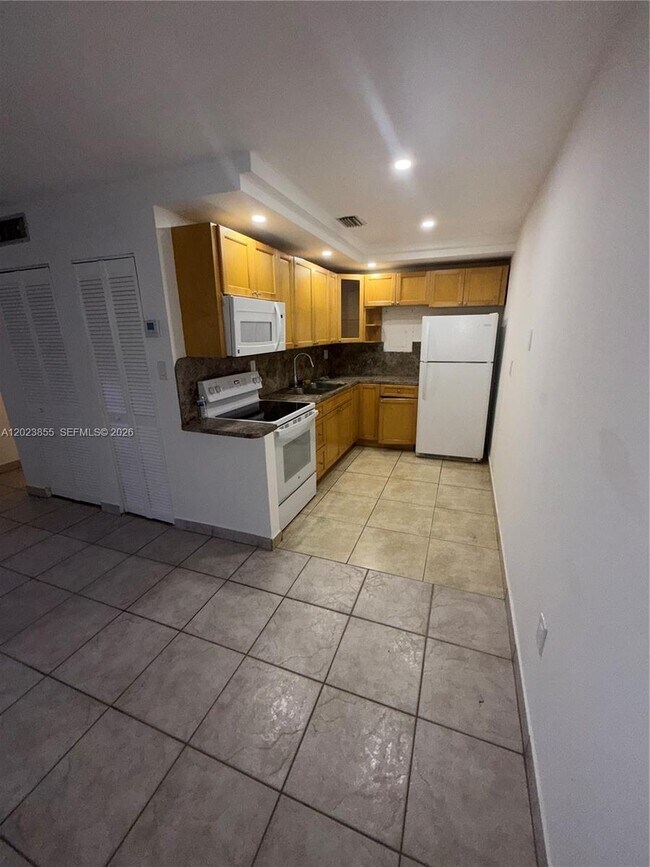 Foto del edificio - 750 NW 43rd Ave