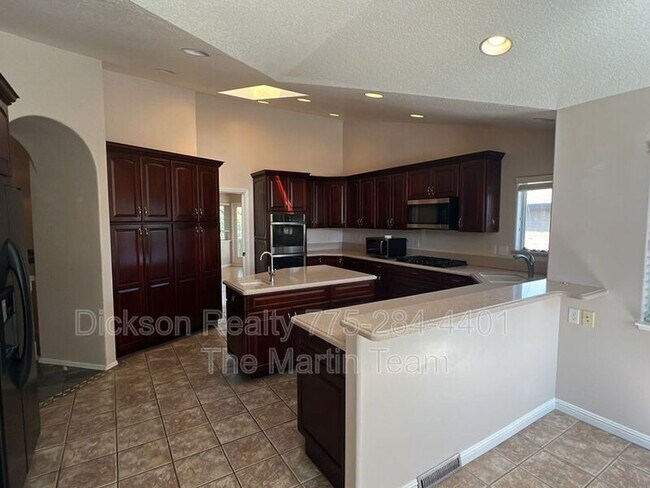 Foto del edificio - 3245 Marthiam Ave