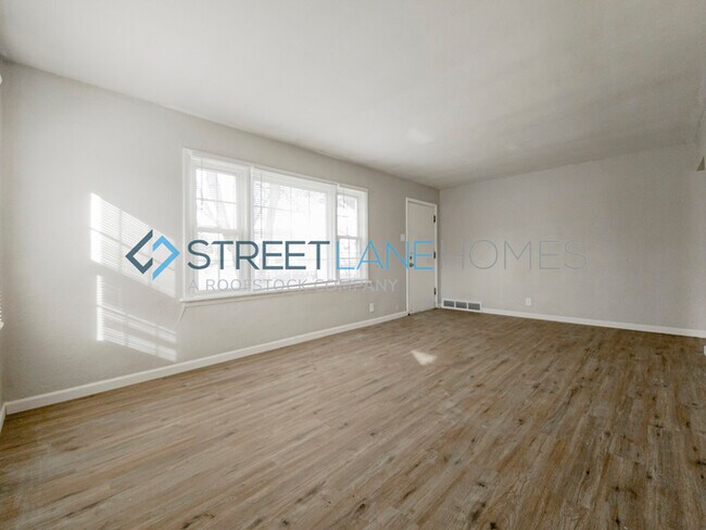 Building Photo - NOW OFFERING $250 OFF THE FIRST FULL MONTH...