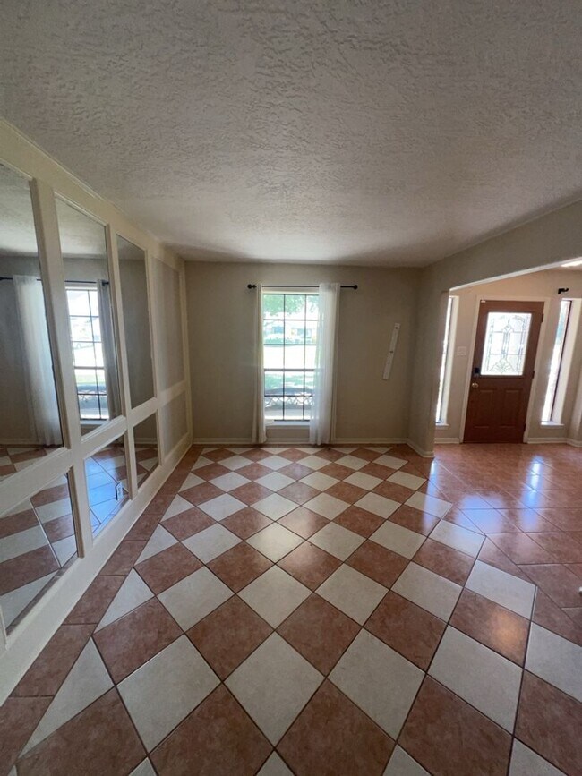 Building Photo - 18507 Sweetmeadow Dr