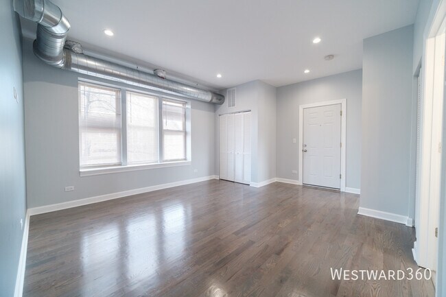 Building Photo - 4658 N Albany Ave