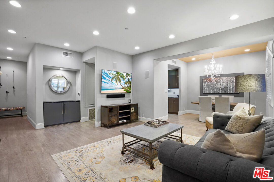 Foto principal - 16123 W Sunset Blvd