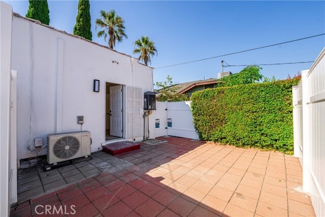 Building Photo - 319 Roads End St