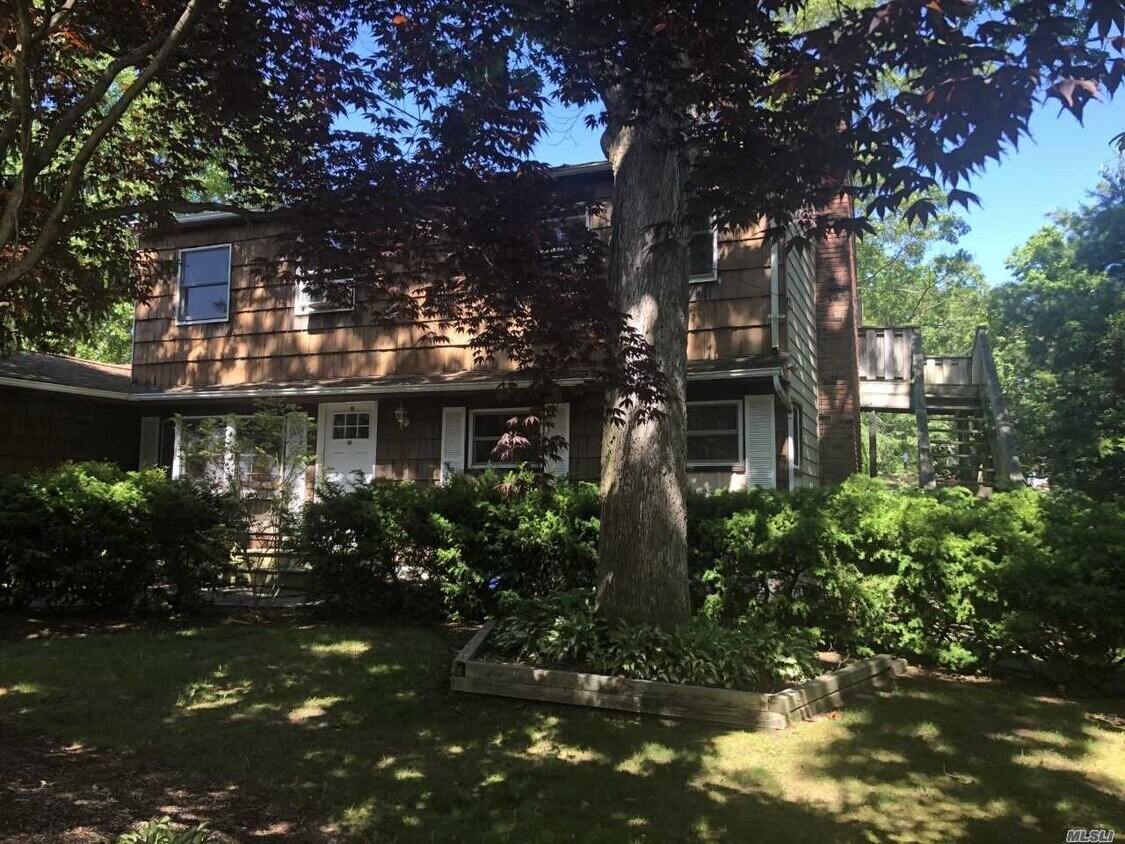 83 Duncan Ave, Lake Ronkonkoma, NY 11779 Apartment for Rent in Lake