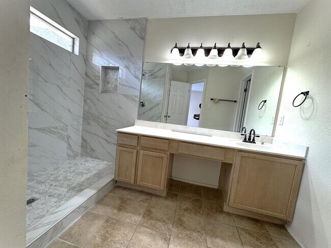 Foto del edificio - 1407 Ashley Dr