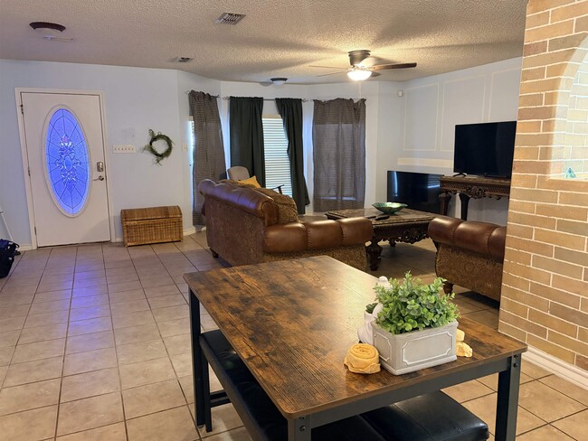 Foto del edificio - 307 Hancock Ct