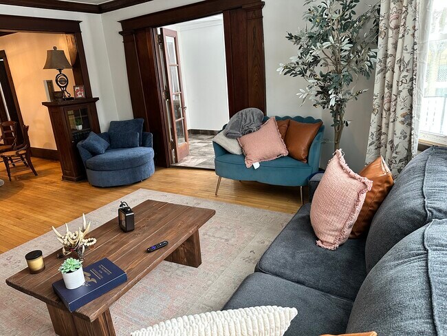 Foto del edificio - 800 37th Ave NE