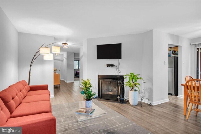 Foto del edificio - 206B Cypress Point Cir