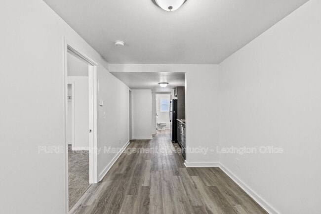 Photo - 725 E College St Apartment