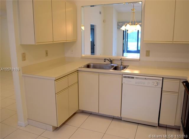 Building Photo - 6425 Royal Manor Cir