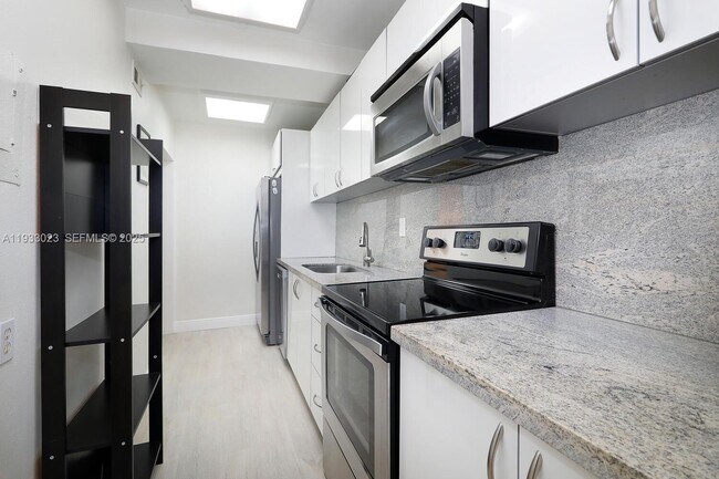 Foto del edificio - 100 Lincoln Rd