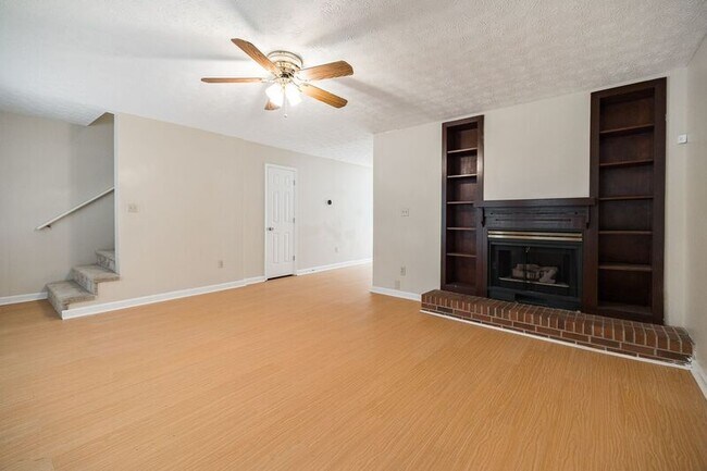 Building Photo - 273 Highland Park Dr