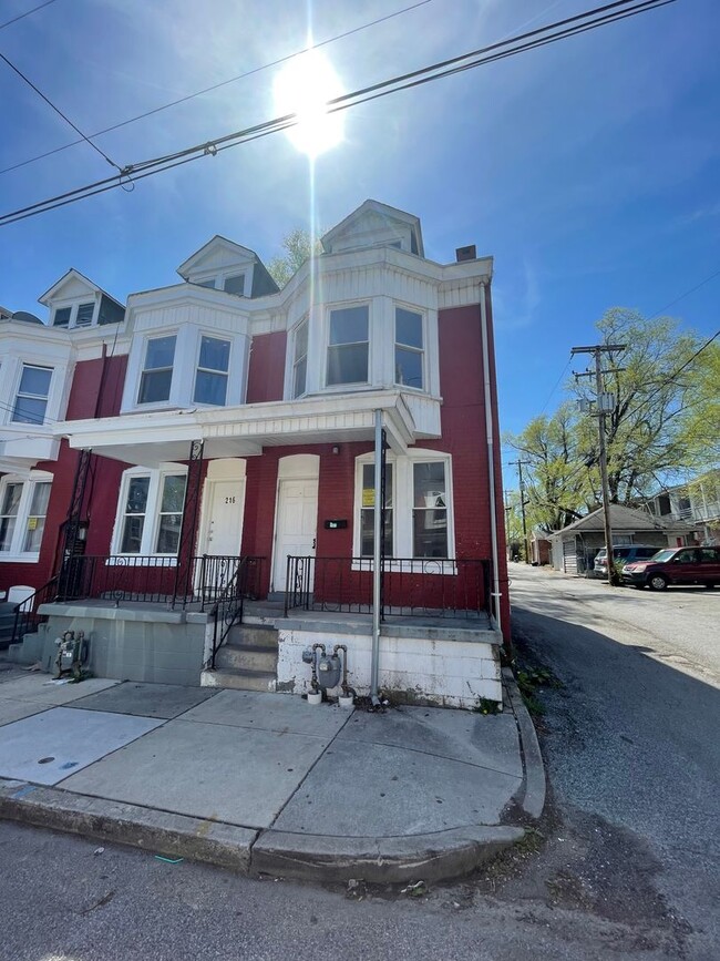 Building Photo - 214 S West St