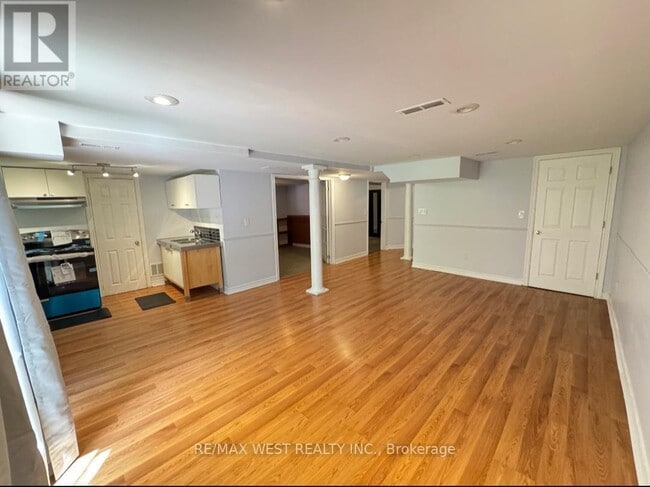 Building Photo - 43 Chiswick Crescent