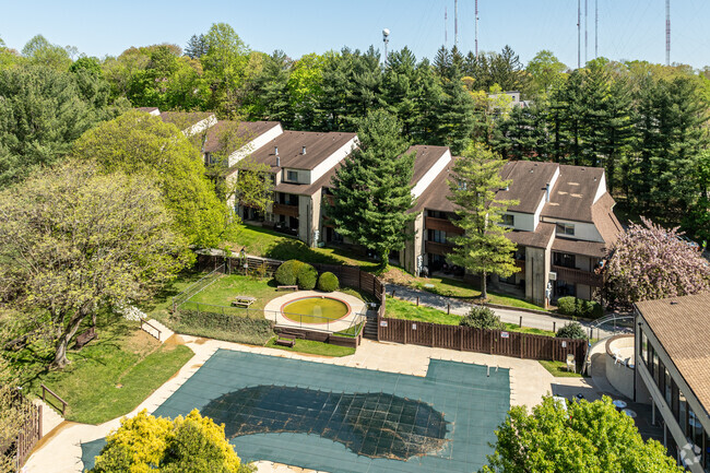 Building Photo - Greentree Summit Condominiums