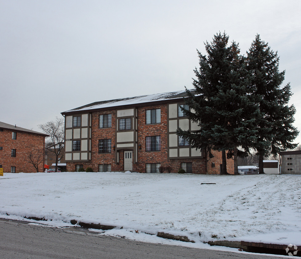 Primary Photo - 7415 West Blvd