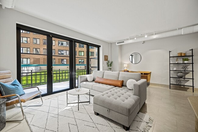 Logan Circle Condo | 1 Bed | 1 Bath | 885 Sf | Large Private Patio | 1 Garage Parking Space - Logan Circle Condo | 1 Bed | 1 Bath | 885 Sf | Large Private Patio | 1 Garage Parking Space