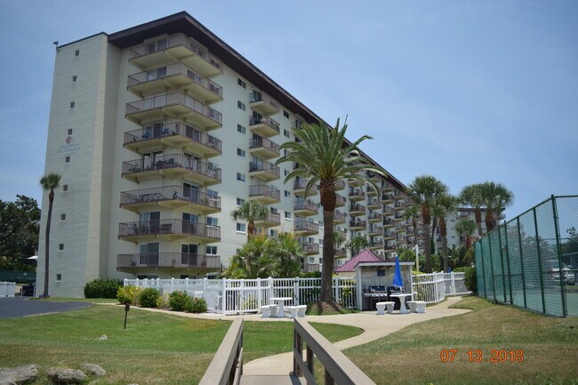 Building Photo - 100 Silver Beach Ave