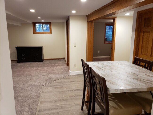 Foto del edificio - 1524 Oakwood Dr