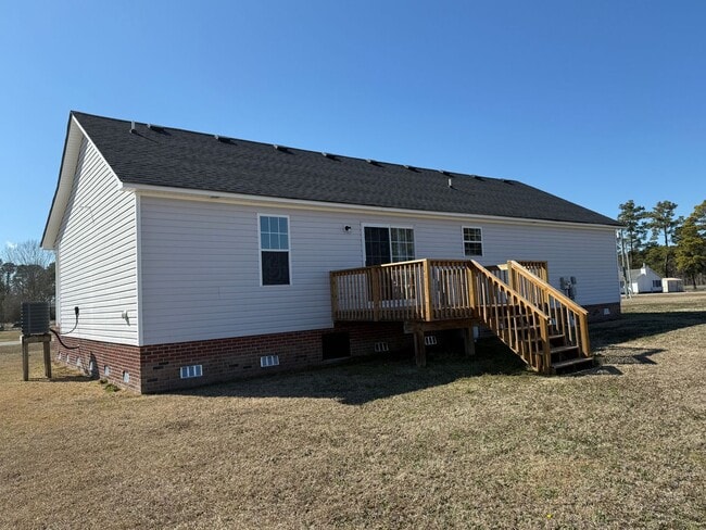 Building Photo - Country Charm