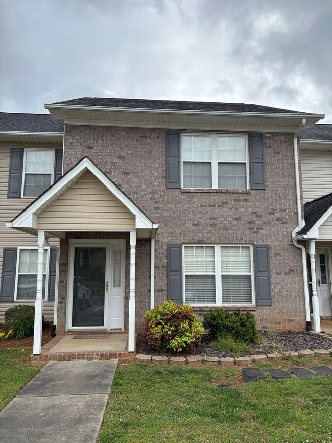 Foto del edificio - 2 BEDROOM 2 1/2 BATH TOWN HOME