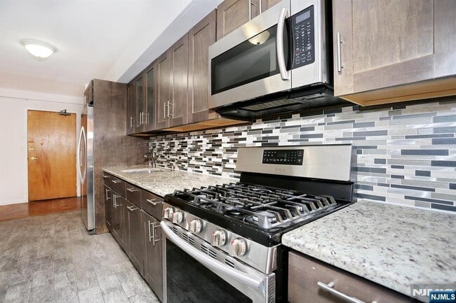 Building Photo - 208 Anderson St