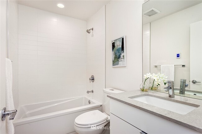 Building Photo - 2738 S Elmwood Pl