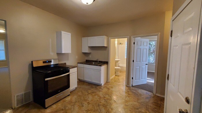 Primary Photo - Recently Updated Spacious Two Bedroom Lowe...