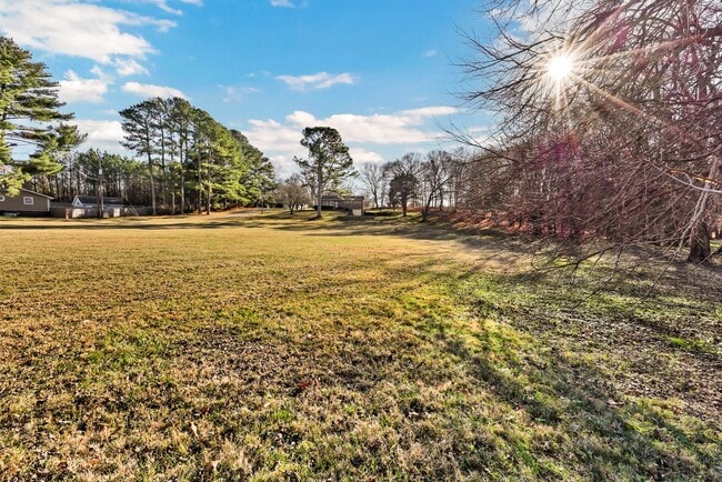 Building Photo - 780 Rossview Rd