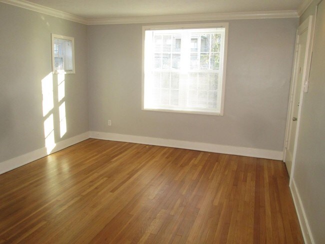 Building Photo - 249 Mabrick Ave
