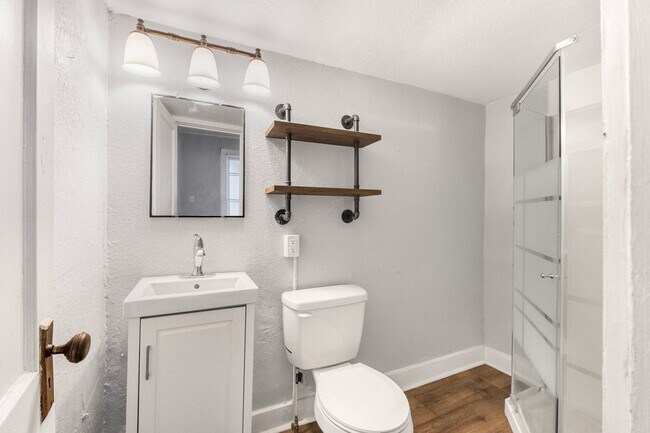 Building Photo - Two bedroom available for a move in right ...