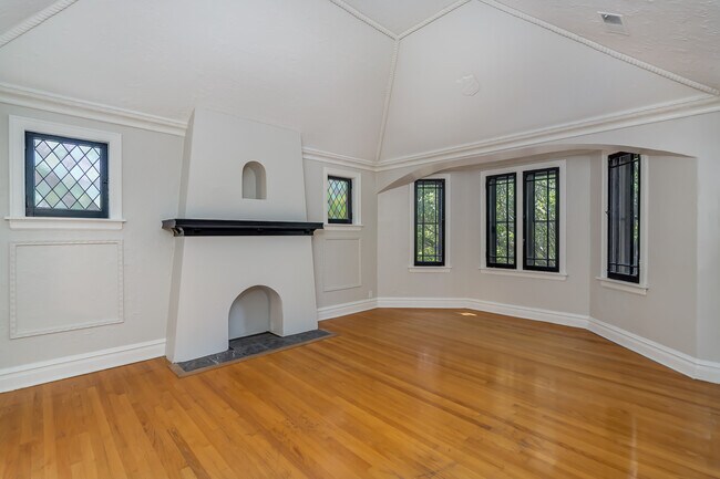 Foto del edificio - 326 S Hanley Rd