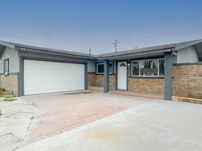 Foto del edificio - 6638 Lilac Ave