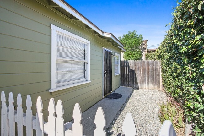 Photo - Charming Triplex Unit in Historic Rose Park Townhome