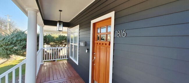 Building Photo - Fantastic Southside Rental!