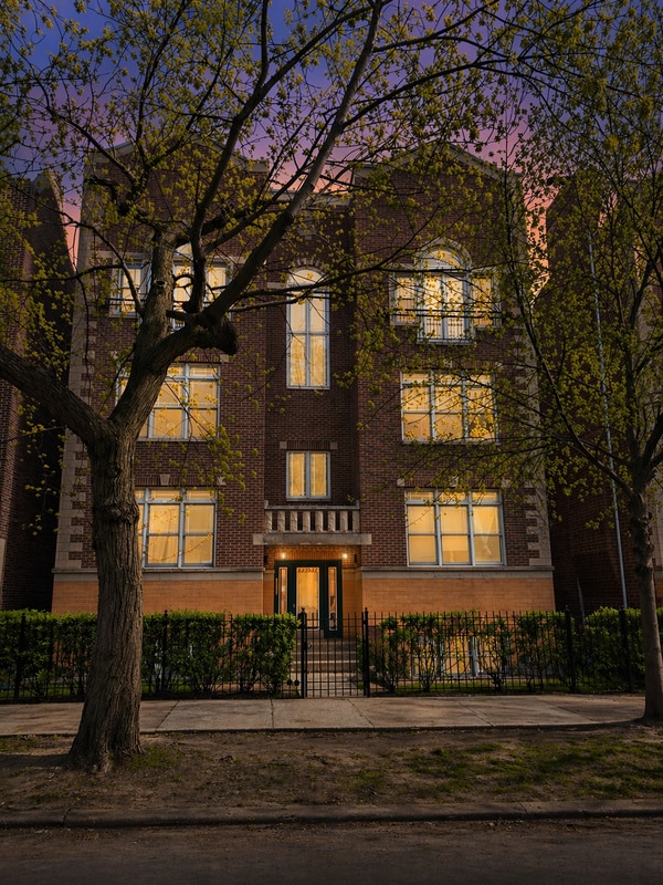 Building Photo - 4237 N Kenmore Ave