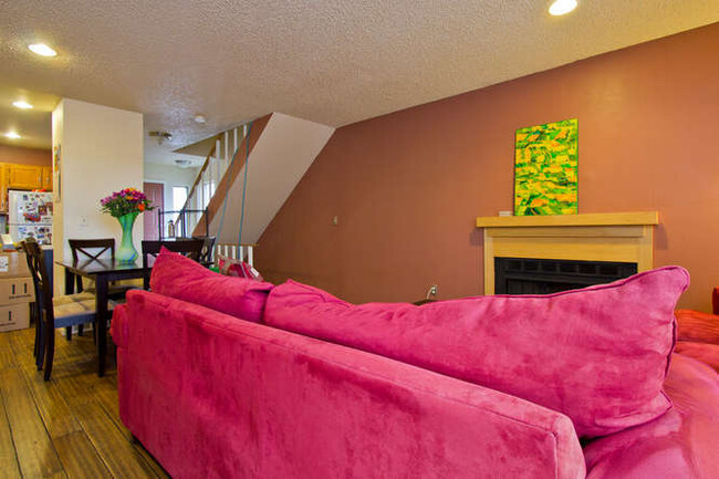 Foto del edificio - FANTASTIC 3 BEDROOM / 2 BATH CONDO