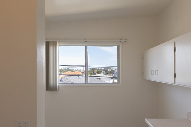 Neighborhood View from Kitchen - 507 Avenue G
