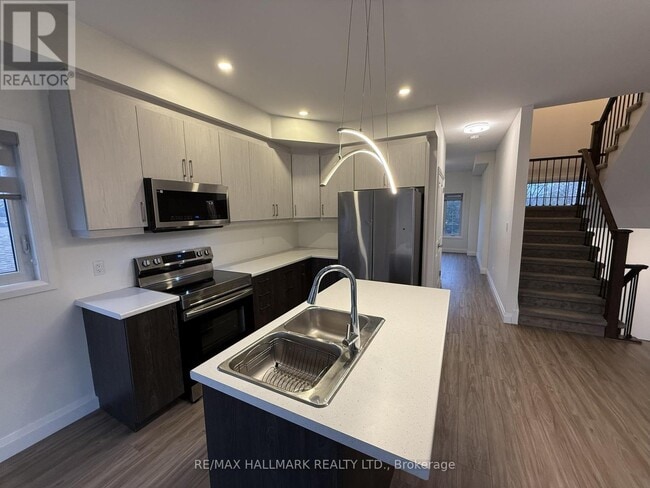 Building Photo - 216 Union St N