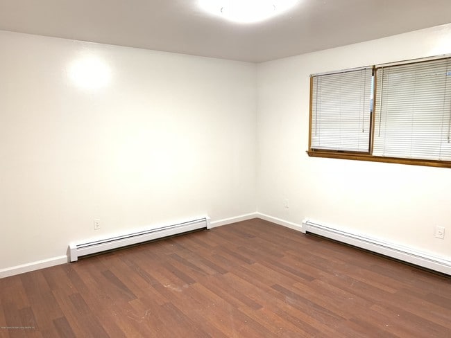 Building Photo - 307 Poultney St